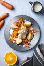 Krydret brosme med råkostsalat, kremet fiskesaus og poteter