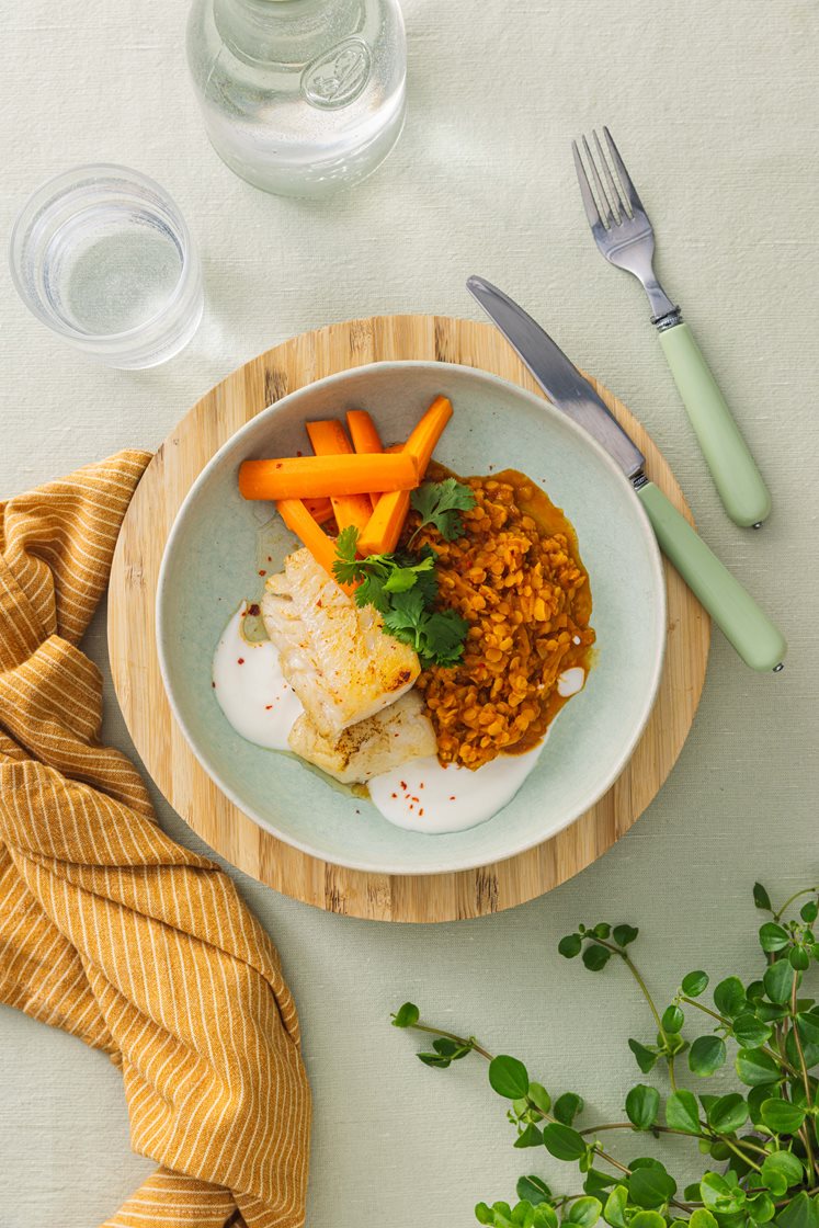 Dahl med stegt torsk og gulerødder
