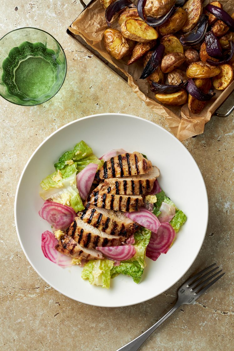 Grillad kyckling med parmesanslungad romansallad