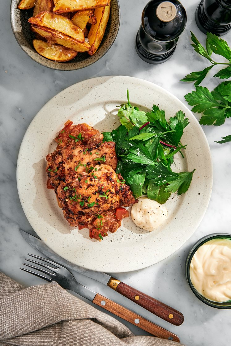 Italiensk örtkyckling med tomatsås och klyftpotatis 