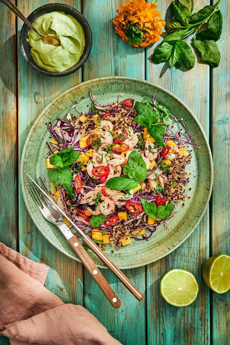 Mynte- og limemarinert rekesalat med quinoa, mango og avokadodressing