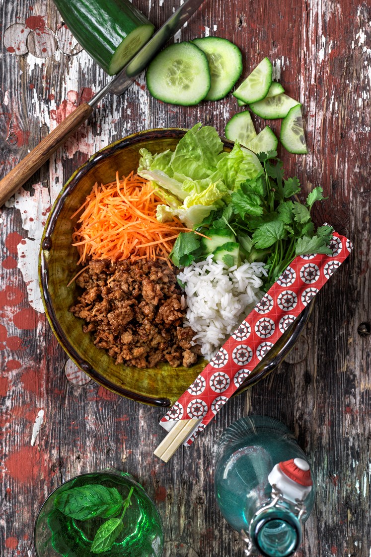 Sojastekt köttfärs med koriander- och gurksallad