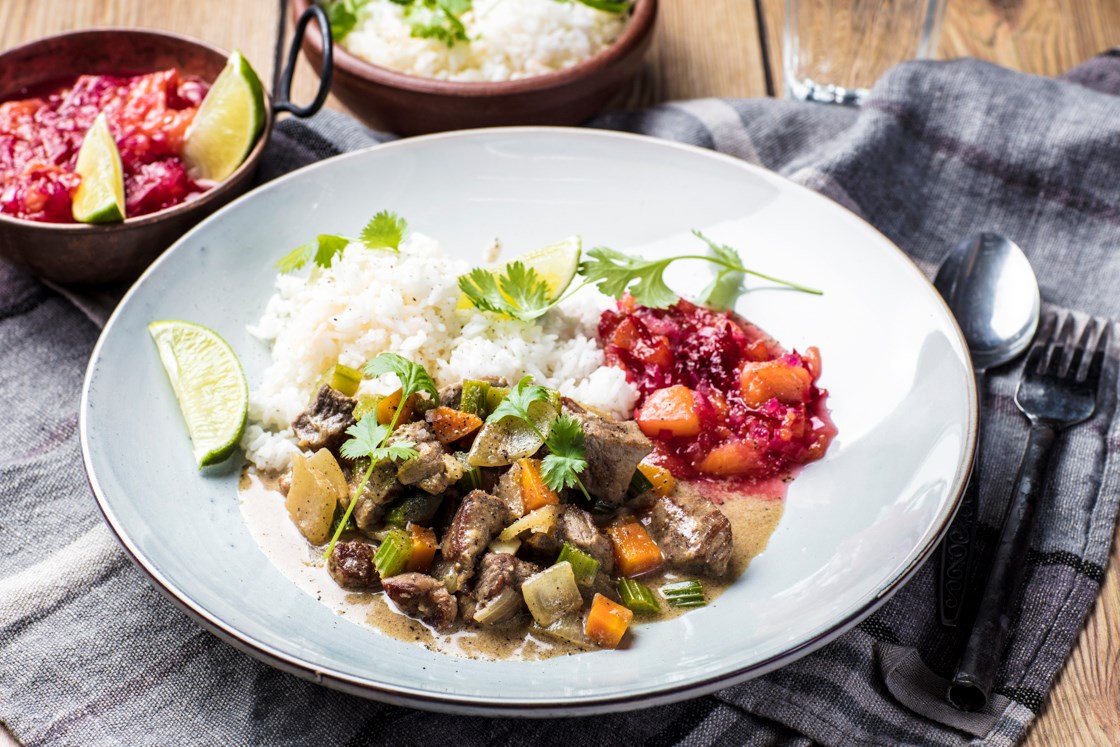Indisk gryte med jasminris og plommechutney