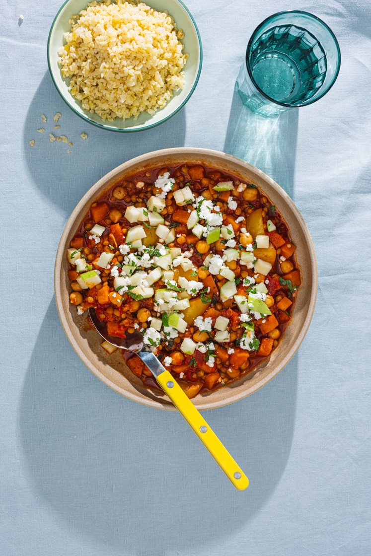 Marokkansk vegetargryte med hvitløksbulgur, fetaost og mynte