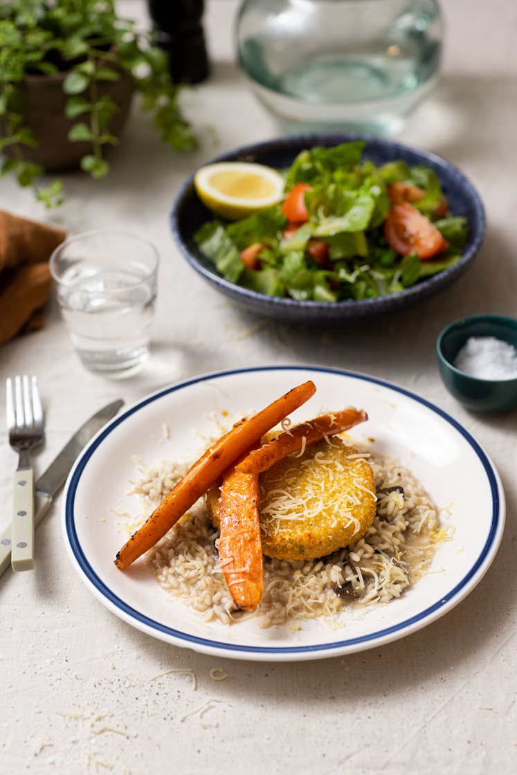 Vegetarschnitzel med sopprisotto og honningbakte gulrøtter