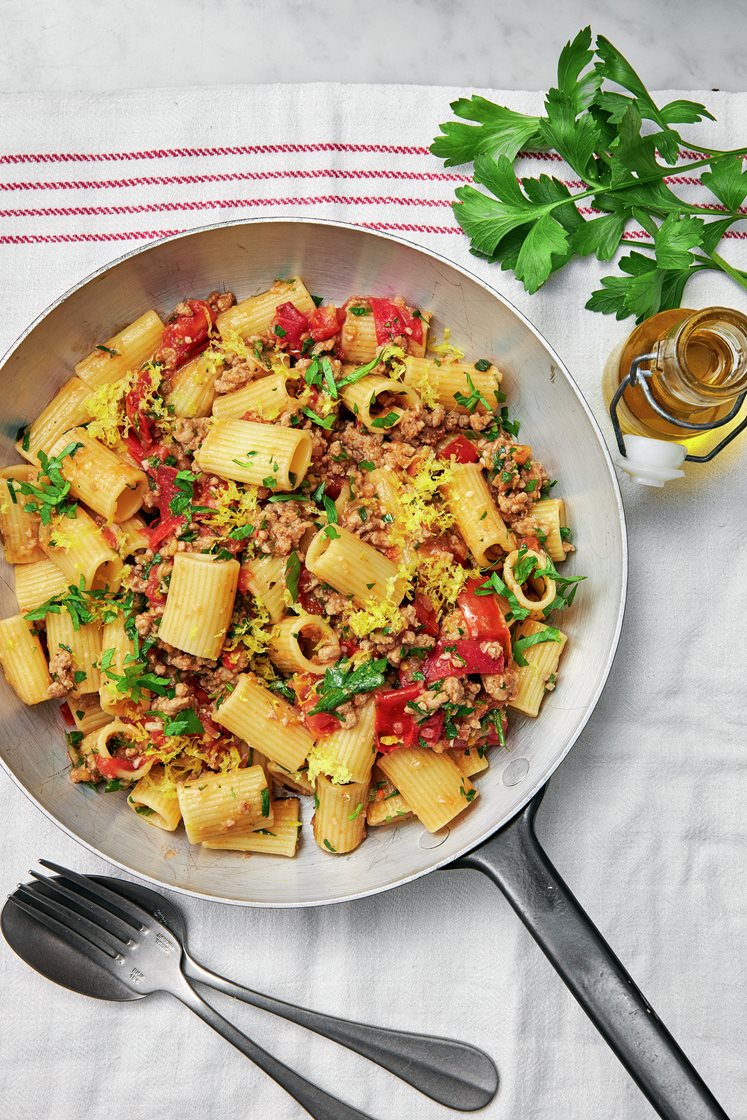 Pasta med fläskfärs, persilja, citron och chili