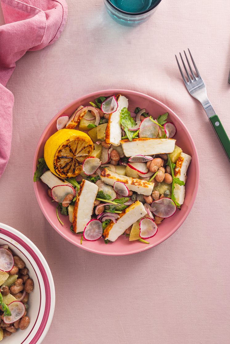 Stekt halloumi med fransk potetsalat og sitron