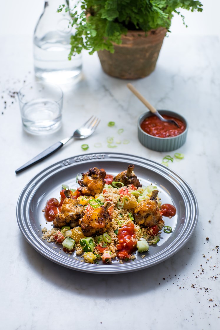 Kyllingvinger med fargerik couscoussalat og mild tomatsalsa