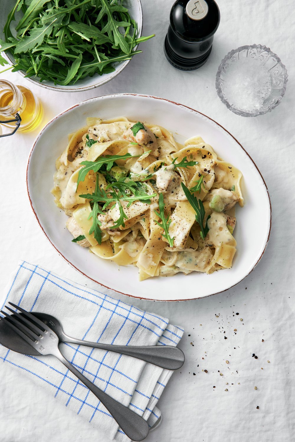 Gräddig salviakyckling med pappardelle och ruccola