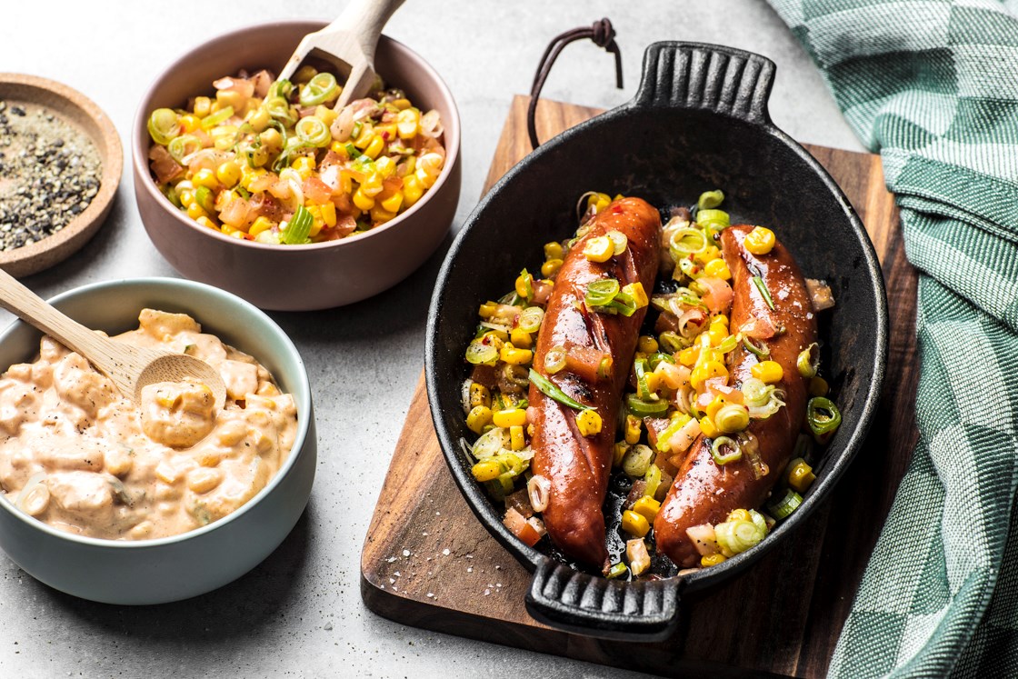 Pølser med potetsalat og maissalsa