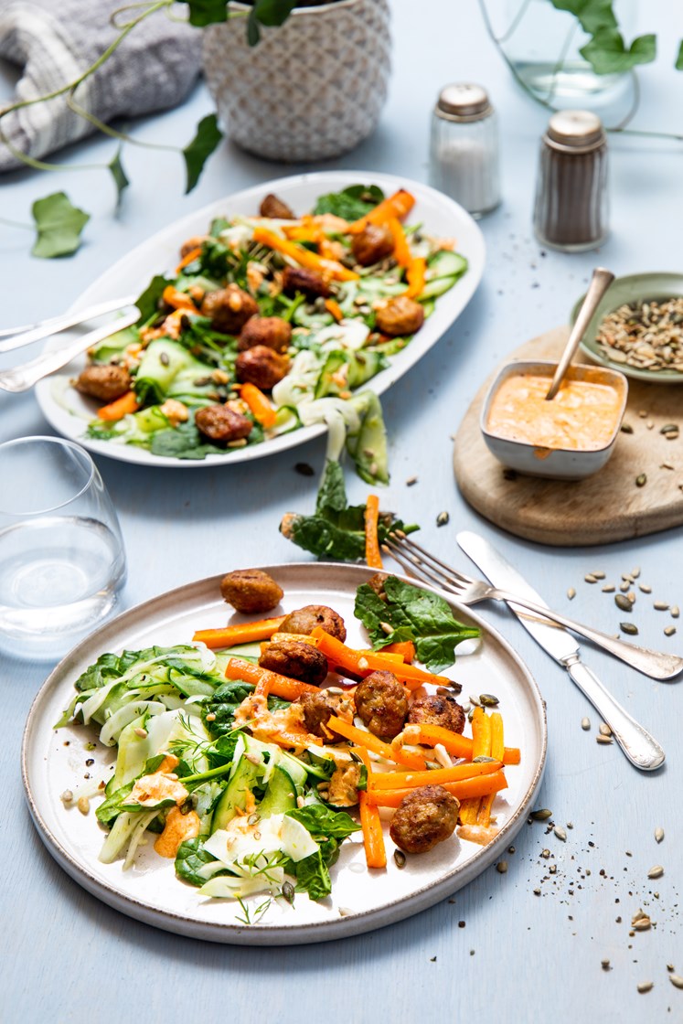 Grønnsaksboller med fennikelsalat og pestoyoghurt
