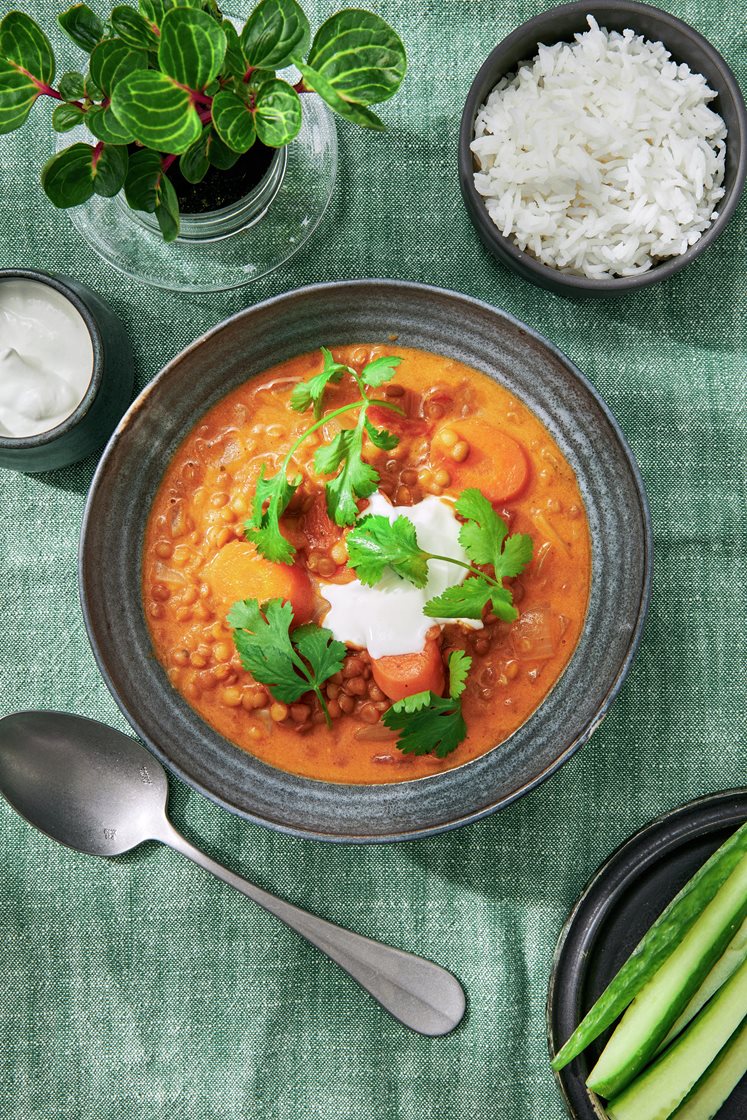 Snabb indisk dhal med yoghurt och koriander