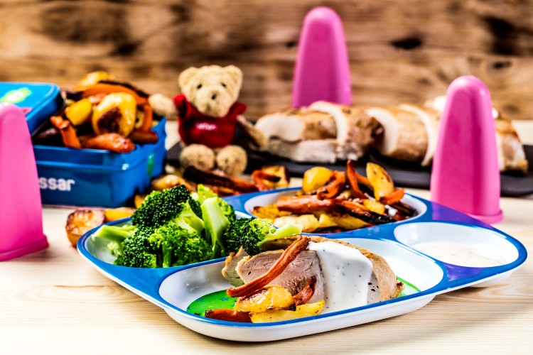 Kylling med ovnsbakte grønnsaker og hvitløksdressing	