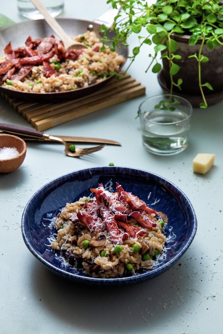 Sopp- og erterisotto med grillbacon