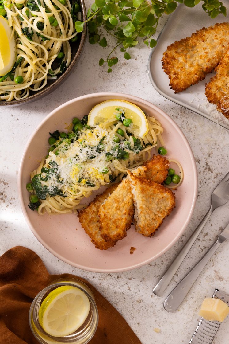 Panert torskefilet med sitron- og spinatpasta