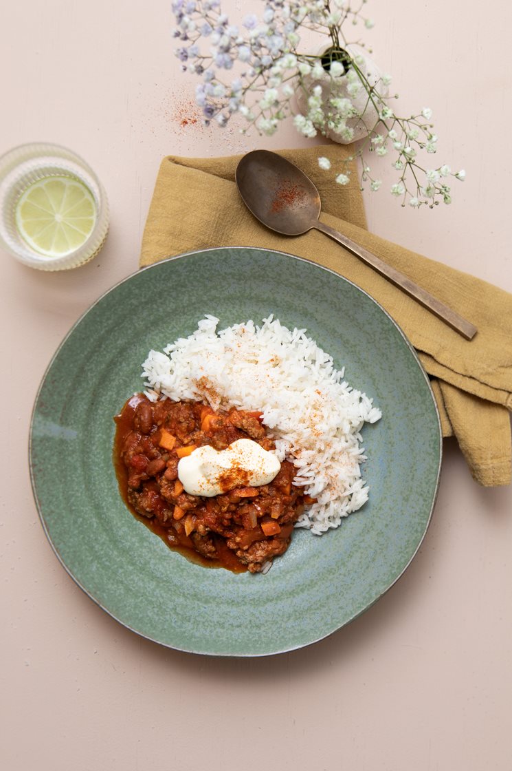 Classic chili con carne med ris og creme fraiche 