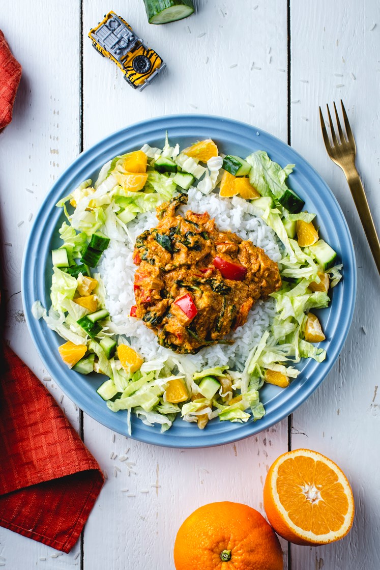 Kylling Korma med basmatiris, salat og appelsin