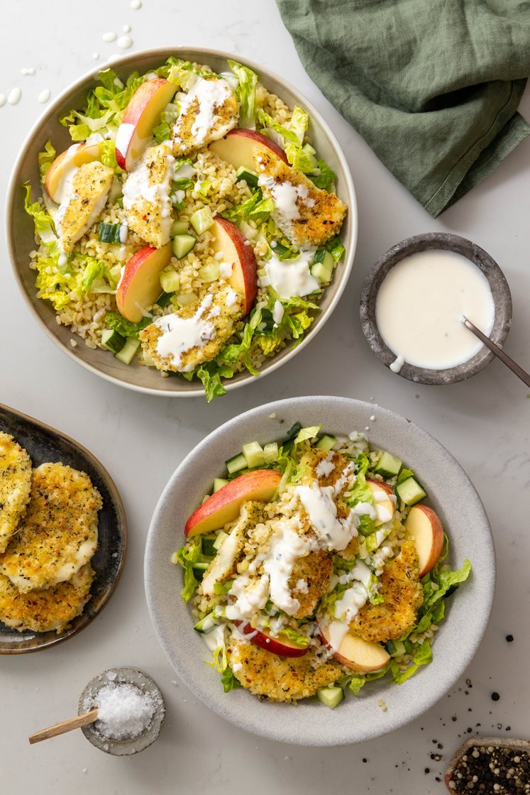 Bulgursalat med nektarin, panert mozzarella og hvitløksdressing