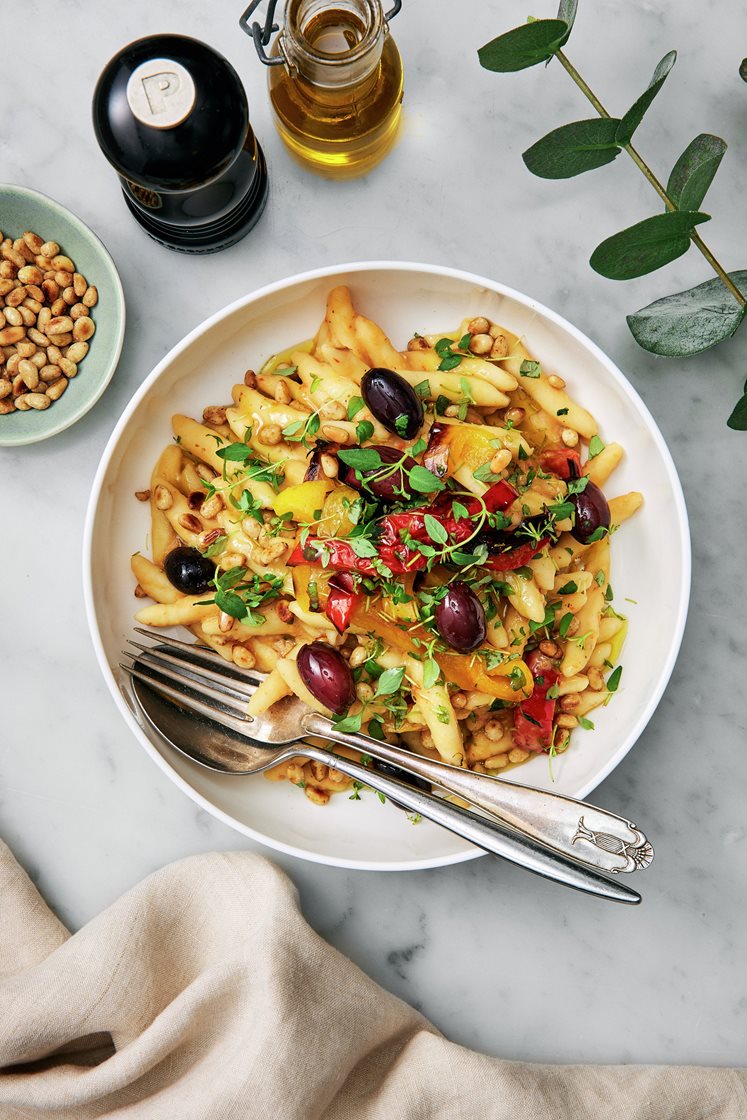Pasta con peperoni grigliati - pasta med rostad paprika och pinjenötter