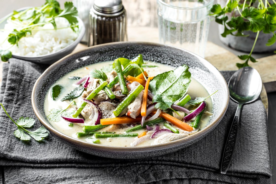 Grønn curry med kylling og ris