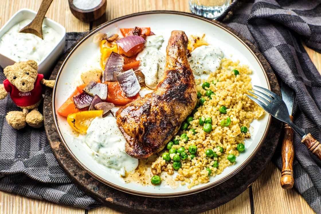 Kyllinglår med bakt paprika og bulgur