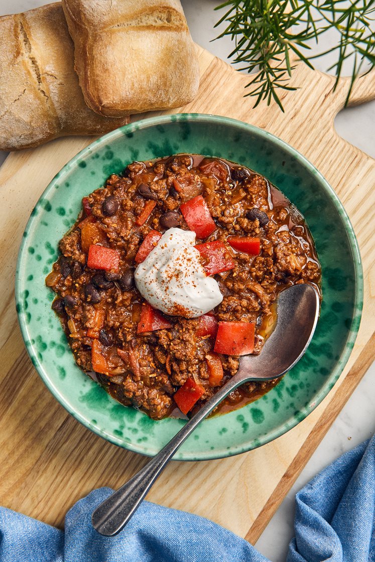 Nötfärschili med svarta bönor, paprika och surdegspavé