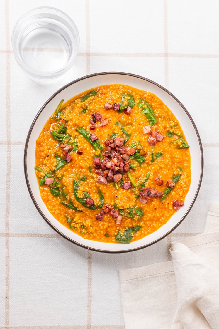 Peberfrugtsuppe med bacon og couscous
