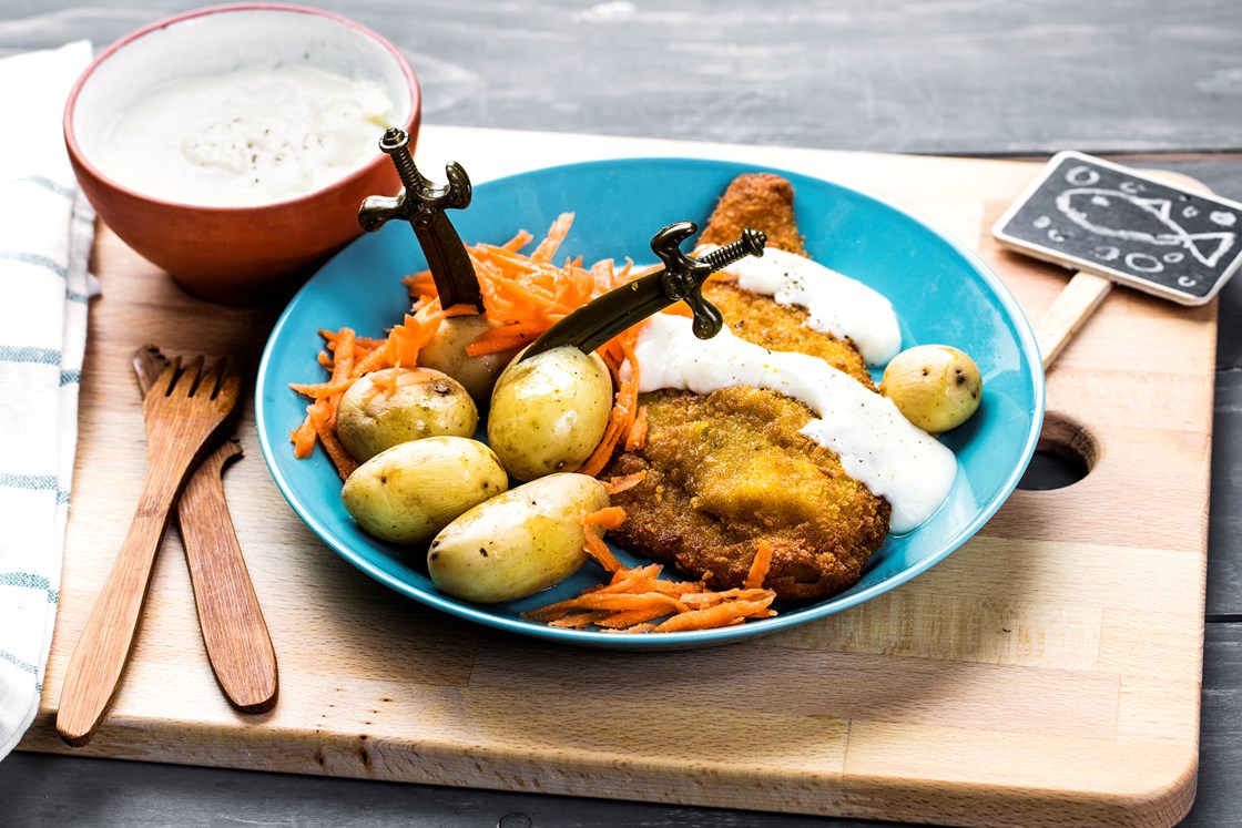 Sprø torsk med revet gulrot og hvit saus