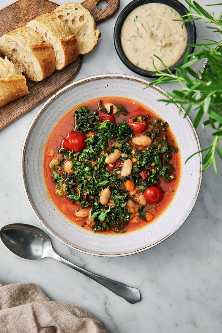 Ribollita - toscansk grönsakssoppa med cannelinibönor och svartkål