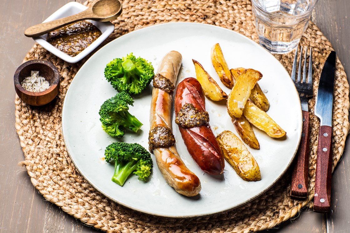 Høstens pølsefest med potetbåter og sennep