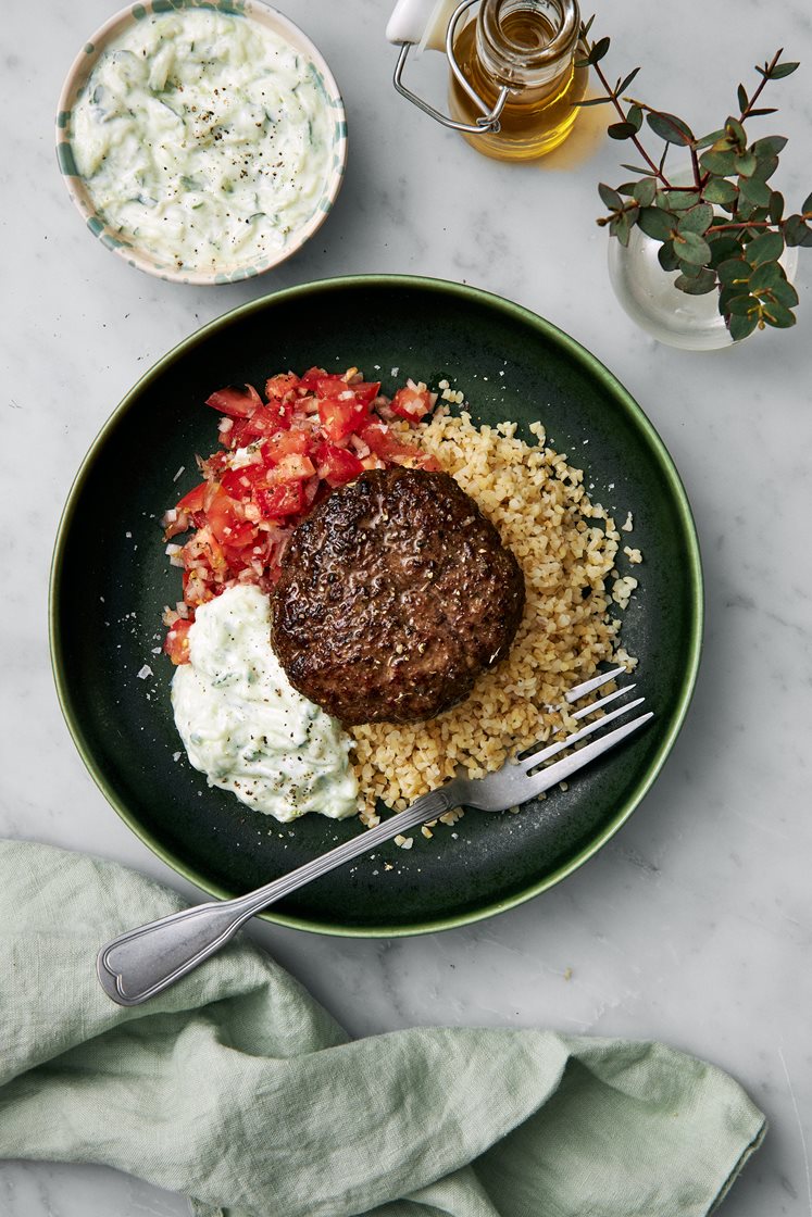 Färsbiffar med rosmarin och tzatziki