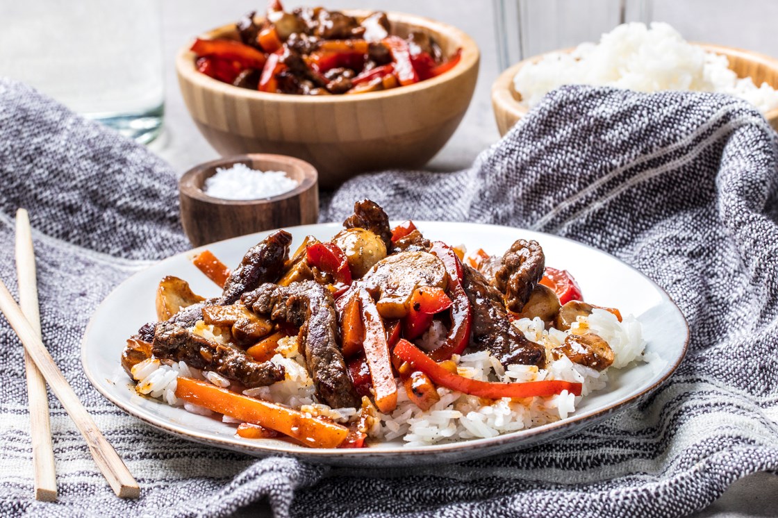 Biff hoisin med ris og sjampinjong