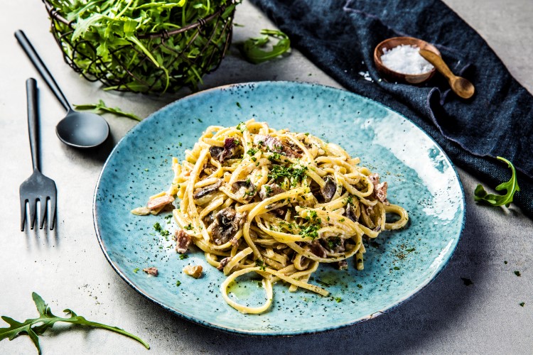Pasta linguini med sjampinjong og spekeskinke