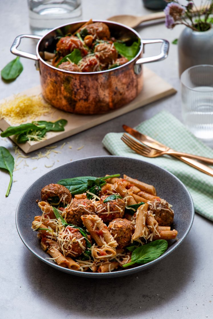 Italienske kjøttboller med penne og tomatsaus