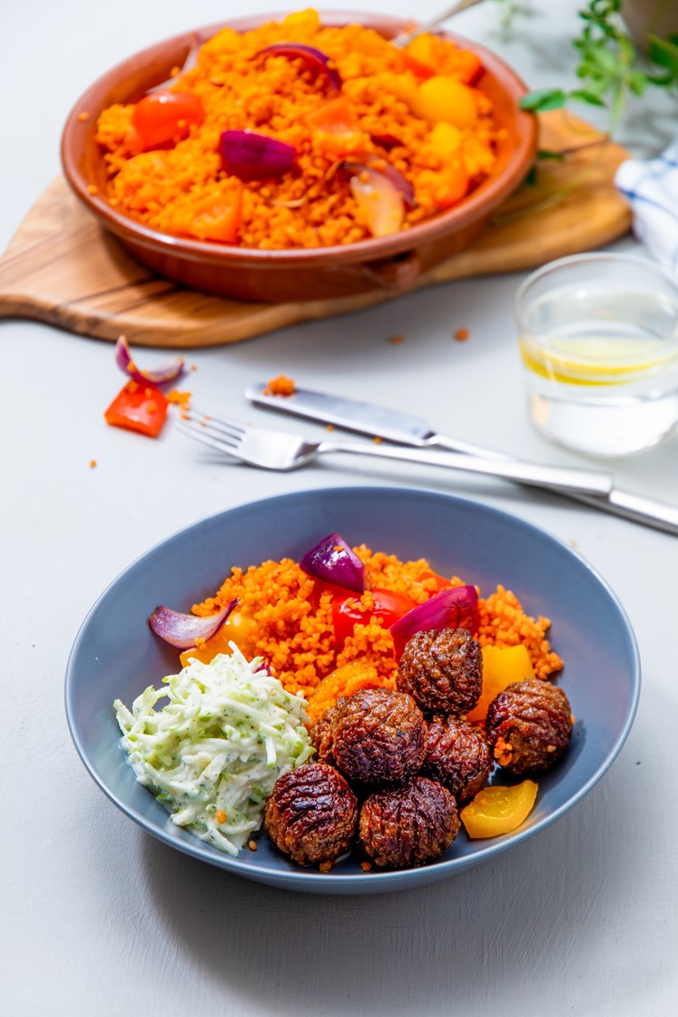 Kjøttboller med grønnsaker, tomatbulgur og epletzatziki