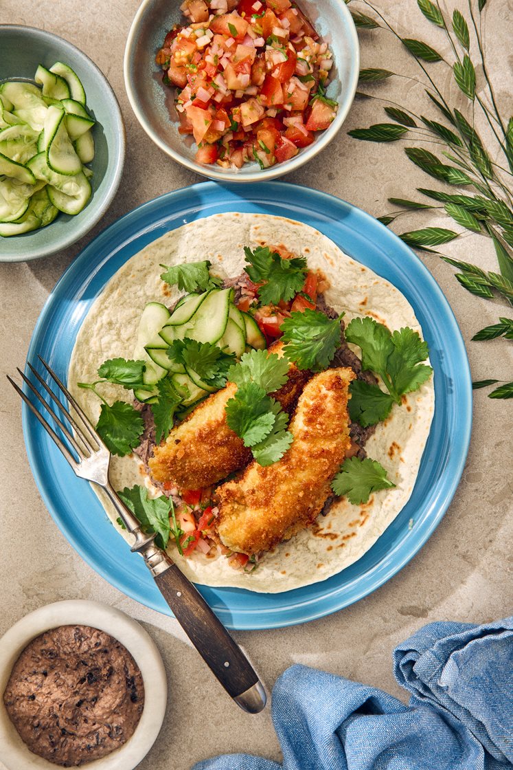 Crispy chicken taco med pico de gallo, bönkräm och zucchini