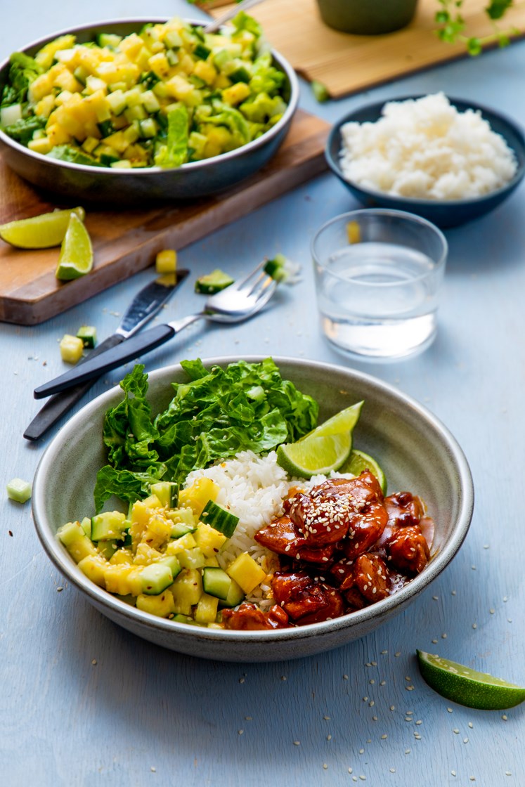 Kylling satay med ananassalat og jasminris