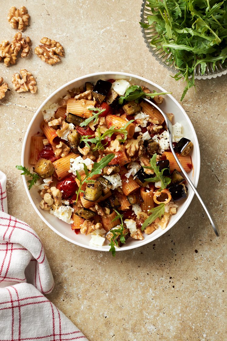 Pasta all'arrabbiata med aubergine och valnötter 