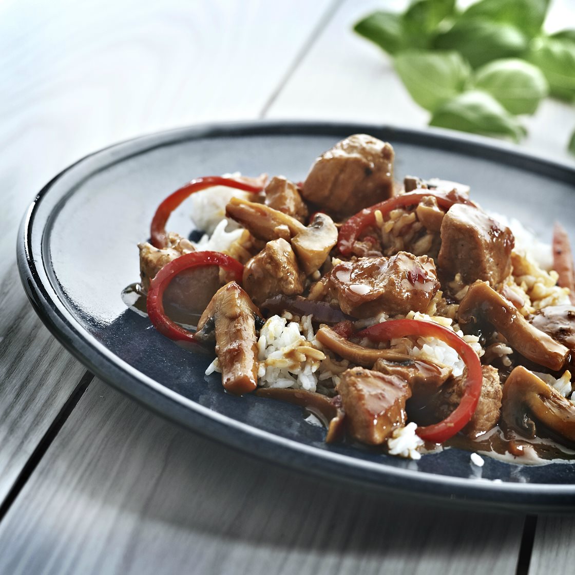 MAD TIL 2 DAGE: Karamelliseret svinekød med kokosmælk og sød chilisauce