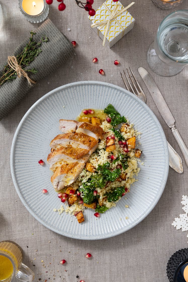 Kyllingbryst og couscous med karamellisert kålrot og appelsin- og sennepsvinaigrette