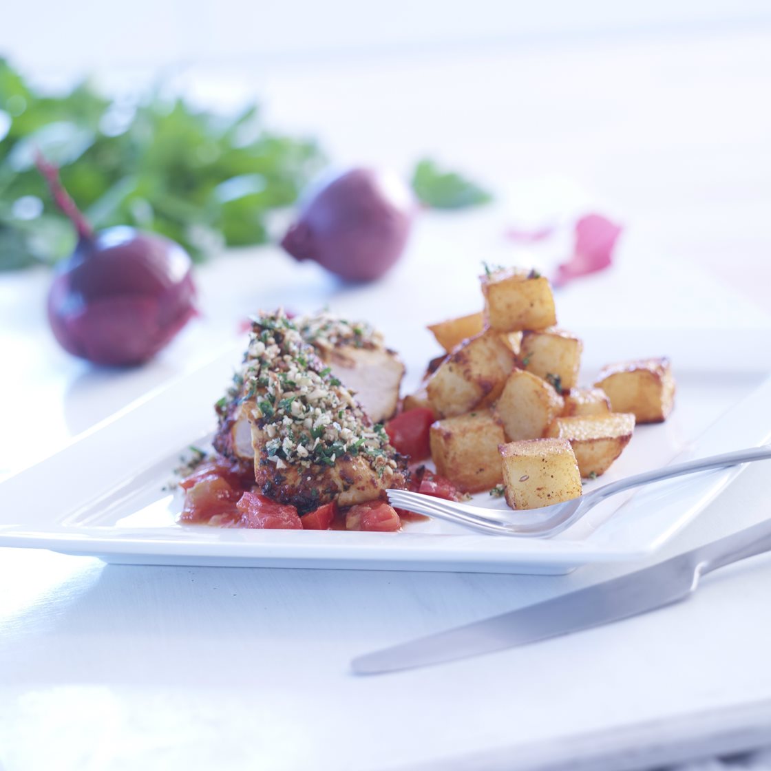 Spansk mandelkylling med sofrito og paprikakartofler