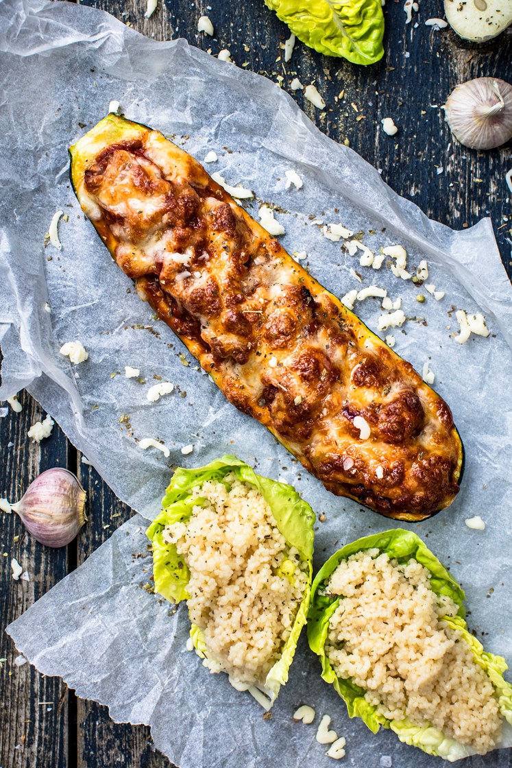 Gratinert squash med kjøttfyll og mozzarella og hjertesalat med couscous