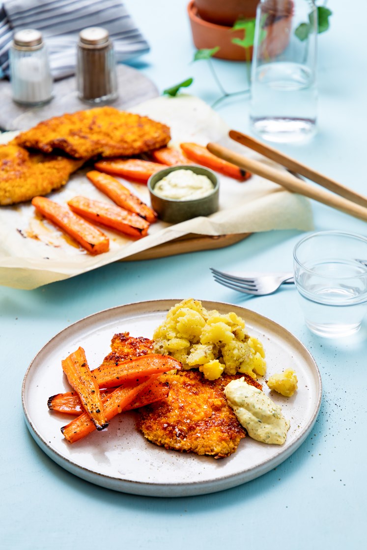 Svineschnitzel med glaserte gulrøtter og knuste poteter