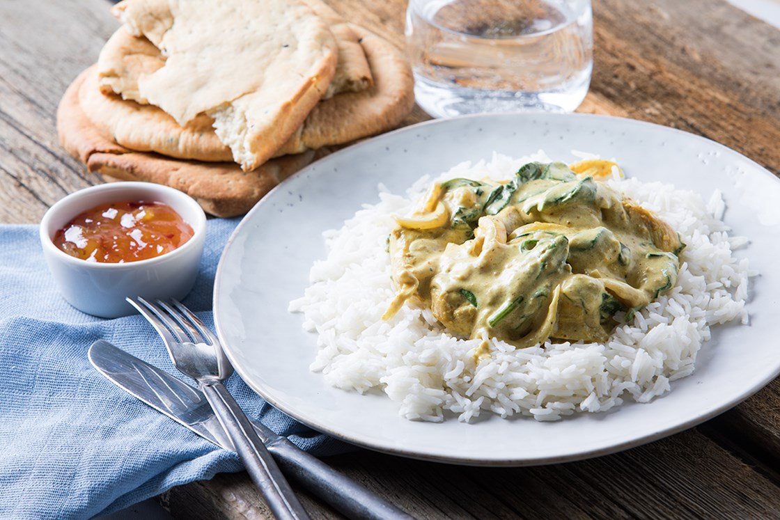 Indisk kylling korma med nanbrød og mangochutney