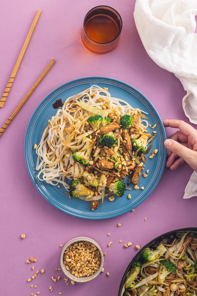 Marinerede wokstrimler med grøntsager og nudler