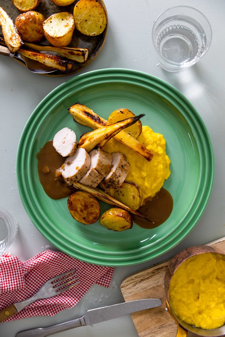 Kyllingfilet med ovnsbakte grønnsaker og soppsaus