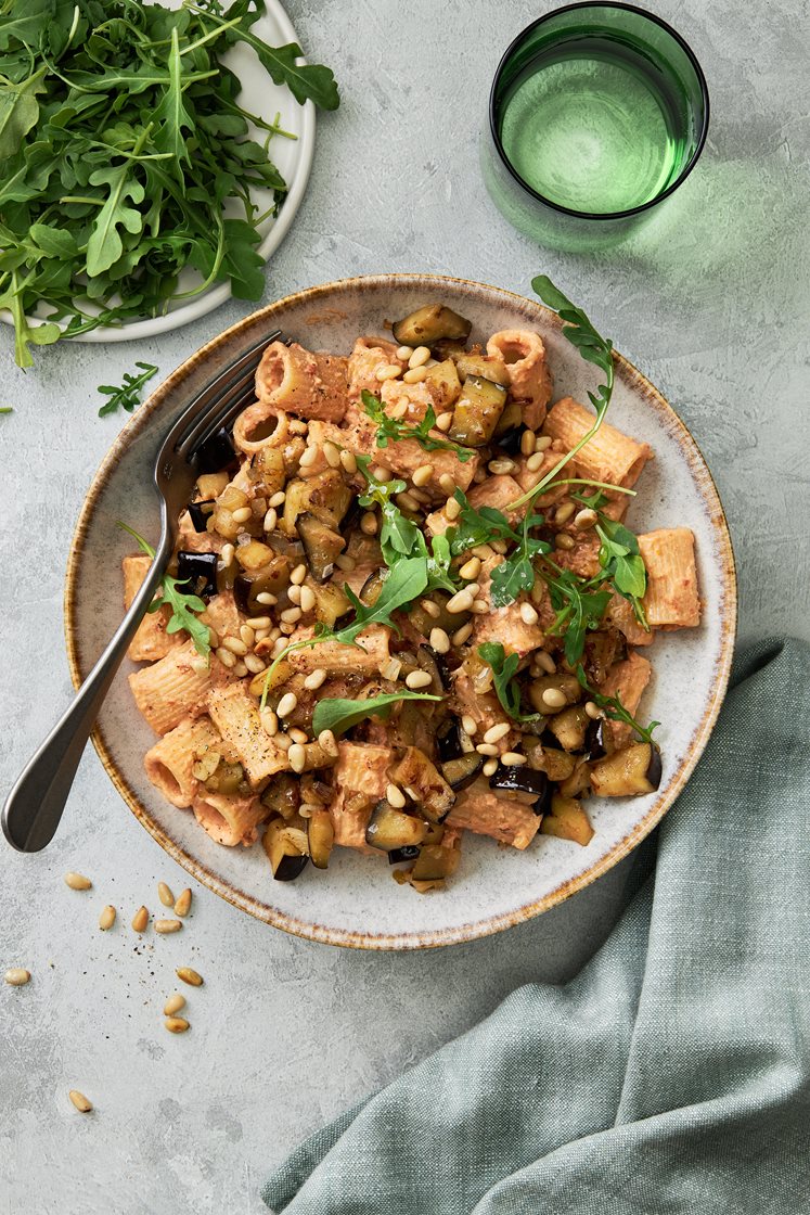 Pasta à la crème de chèvre med soltorkade tomater, ruccola och pinjenötter