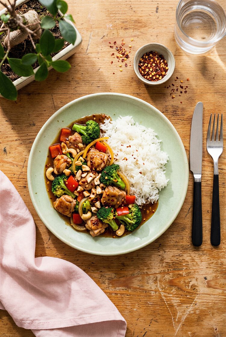 Cashew chicken med broccoli och jasminris