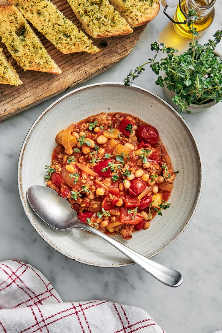 Cassoulet - fransk salsicciagryta med tomat, fänkål och timjangratinerat surdegsbröd