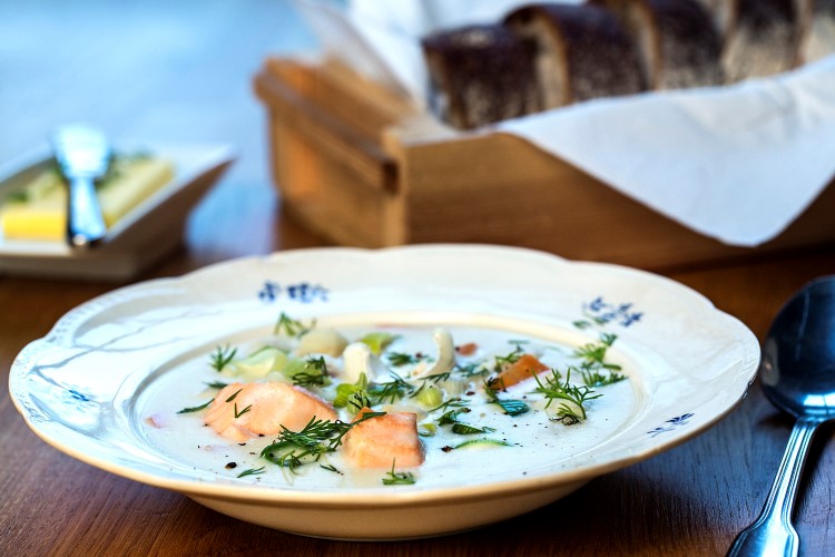 Fiskesuppe med gulrot og dill	